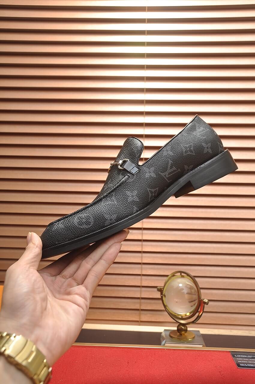 Louis Vuitton LV Grained Leather Horse-Bit Loafer