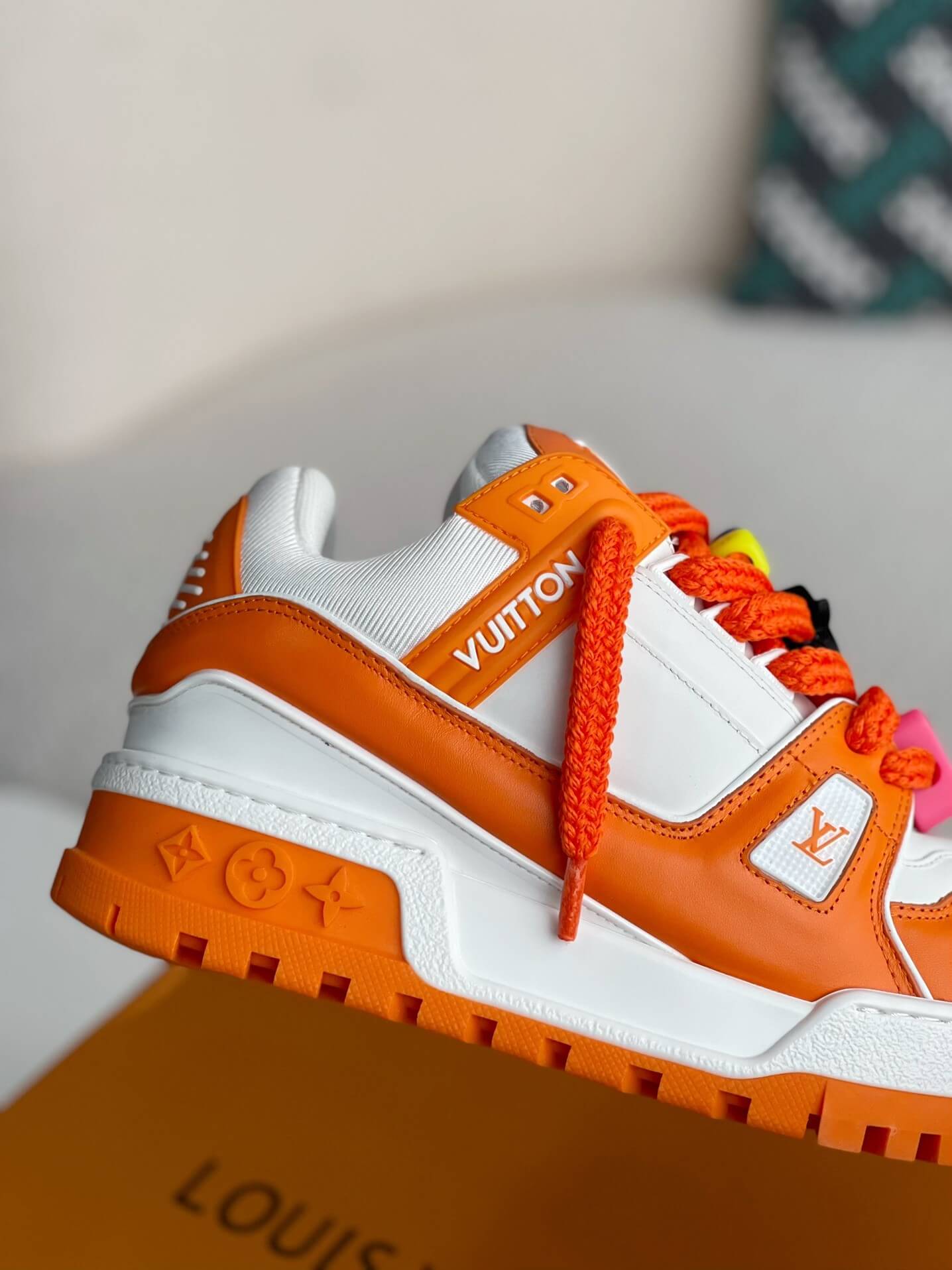Louis Vuitton (ルイヴィトン)オレンジ ミュール Louis Vuitton LV Maxi Trainer – Orange & White Calf Leather with