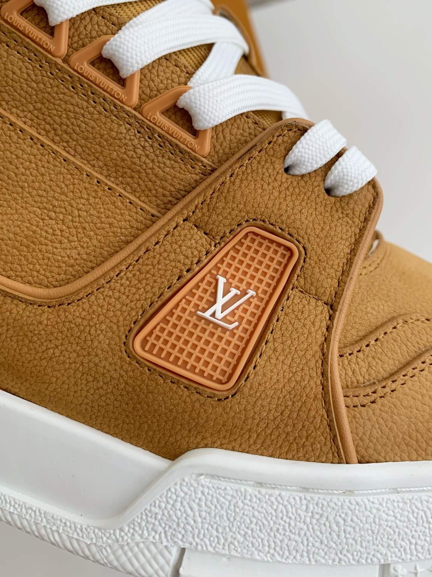 Louis Vuitton LV Trainer Beige Sneaker