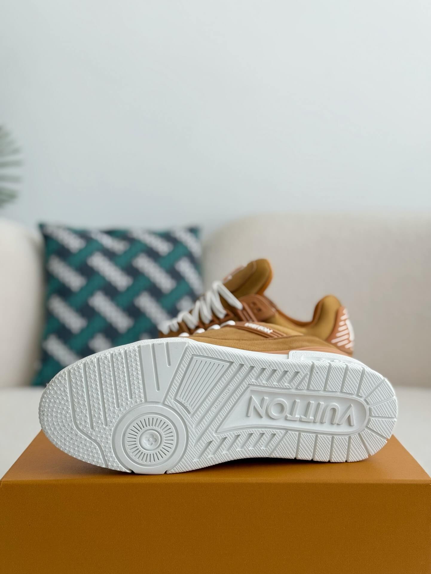 Louis Vuitton LV Trainer Beige Sneaker