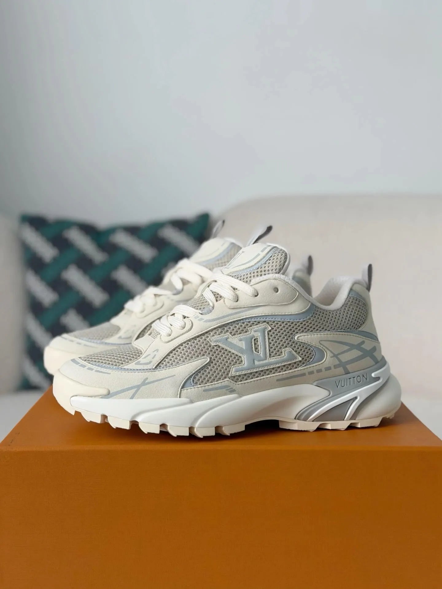 Louis Vuitton Runner Tatic Sneaker – Beige & Light Grey