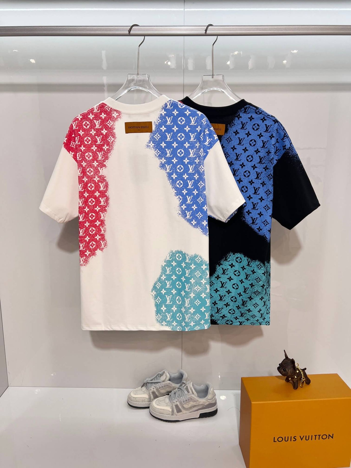 Louis Vuitton Spray Monogram T-Shirt – Black Multicolor