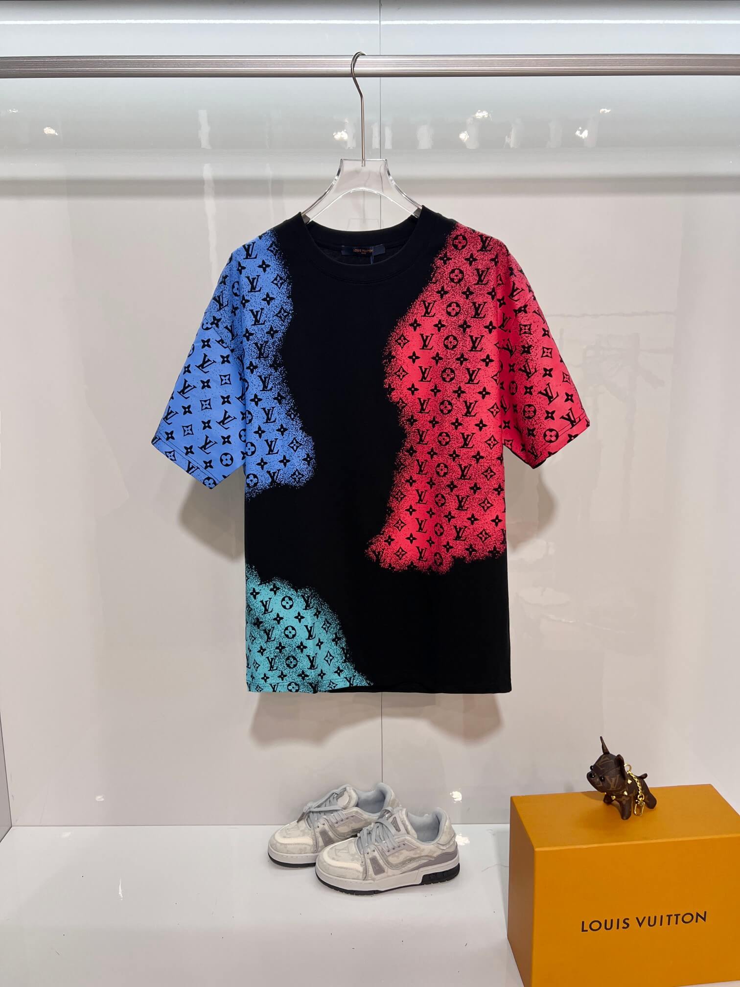 Louis Vuitton Spray Monogram T-Shirt – Black Multicolor – HolloShoe