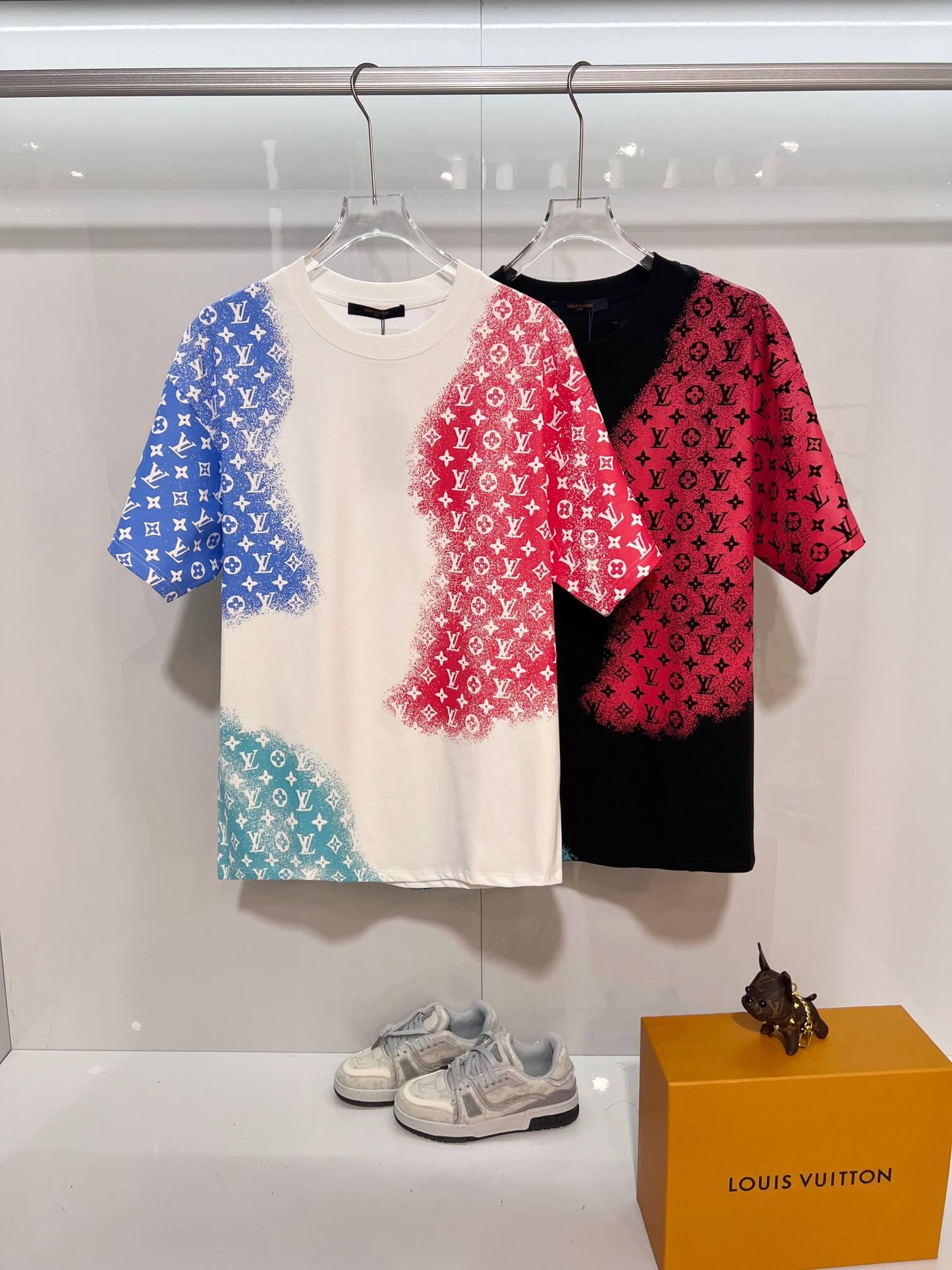 Louis Vuitton Spray Monogram T-Shirt – Black Multicolor