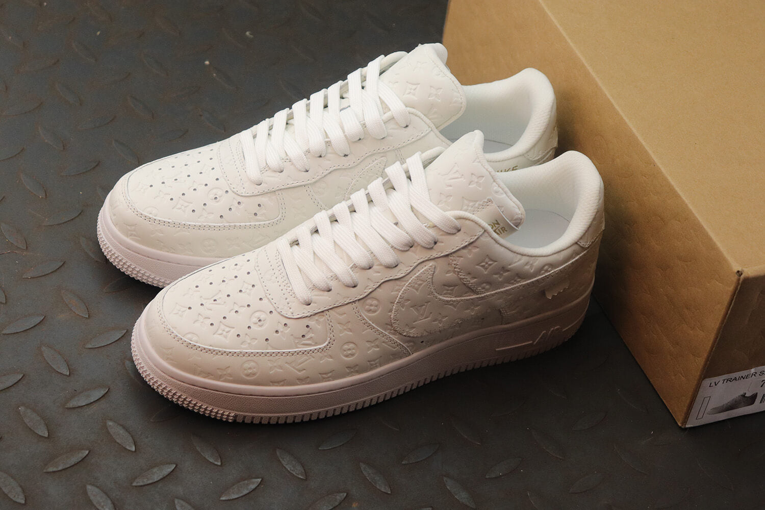 Louis Vuitton X Air Force 1 Low All White – HolloShoe
