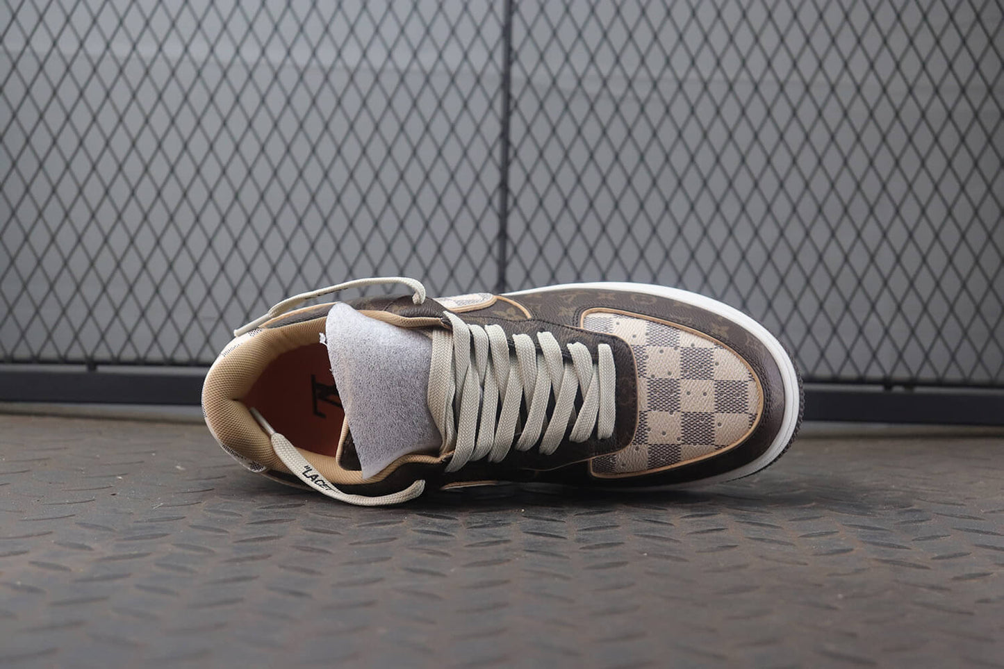 Louis Vuitton X Air Force 1 Low Trainer – Braune Sneakers mit Monogramm