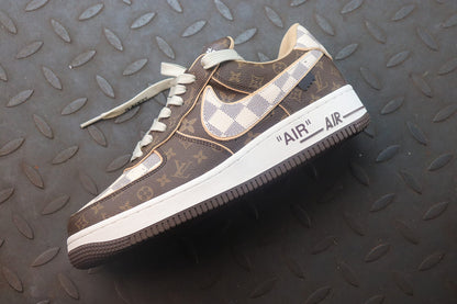 Louis Vuitton X Air Force 1 Low Trainer – Braune Sneakers mit Monogramm