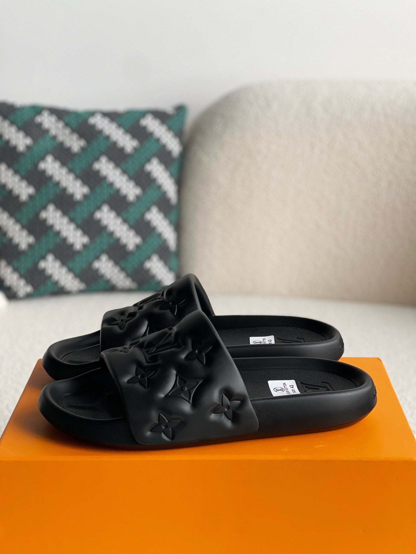 Louis Vuitton LV Mule Black Waterfront Slides