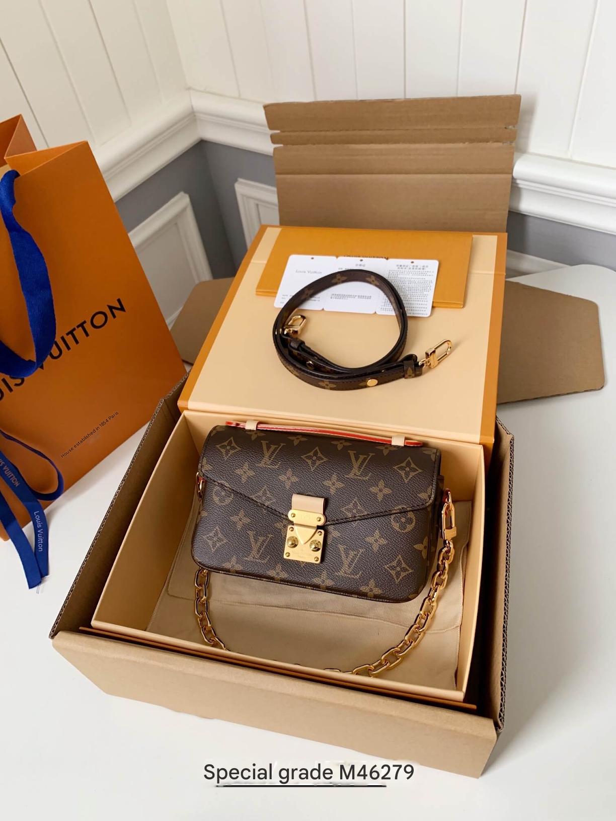 Louis Vuitton LV Brown Pochette Métis East West Monogram Canvas Bag