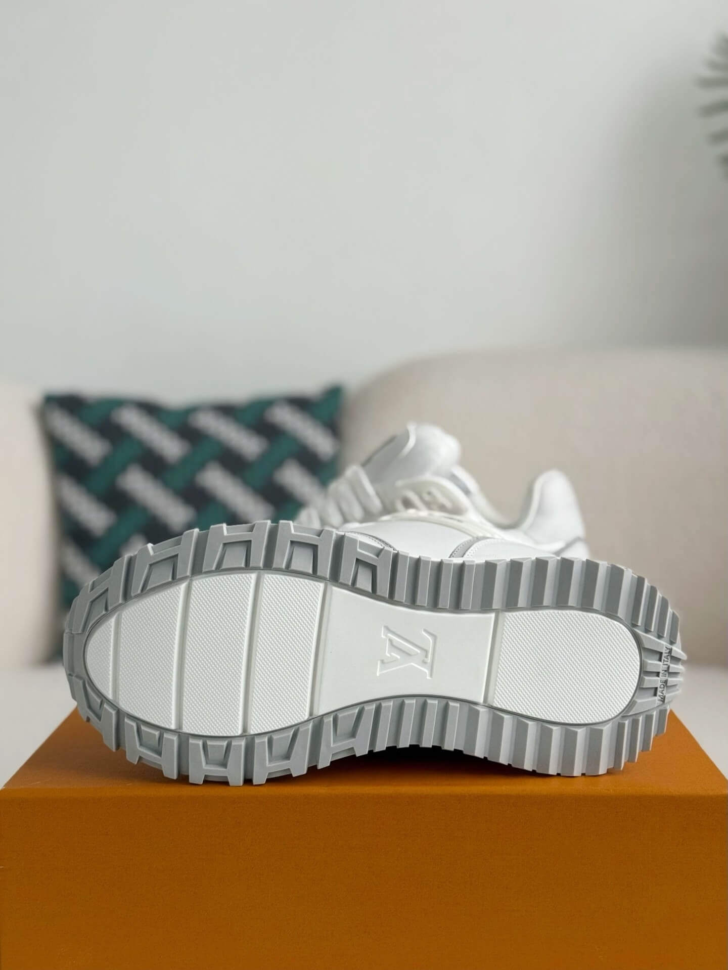 White Run Away L V Maxi Sneakers