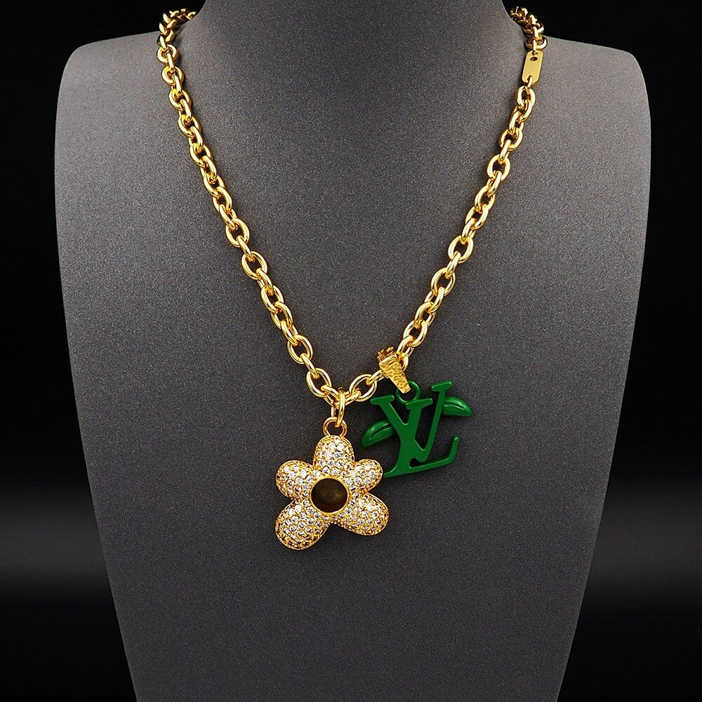 Louis Vuitton Blooming Pendant Supple Necklace