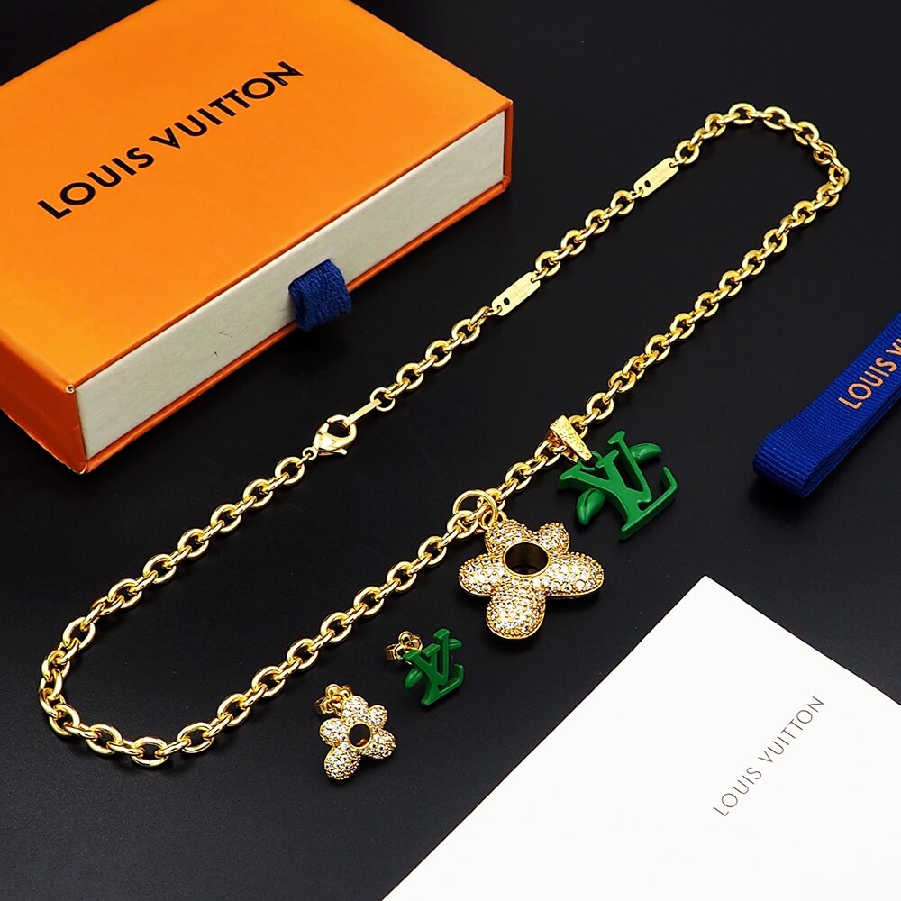 Louis Vuitton Blooming Pendant Supple Necklace