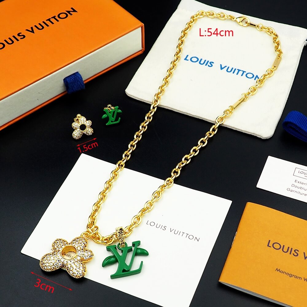 Louis Vuitton Blooming Pendant Supple Necklace