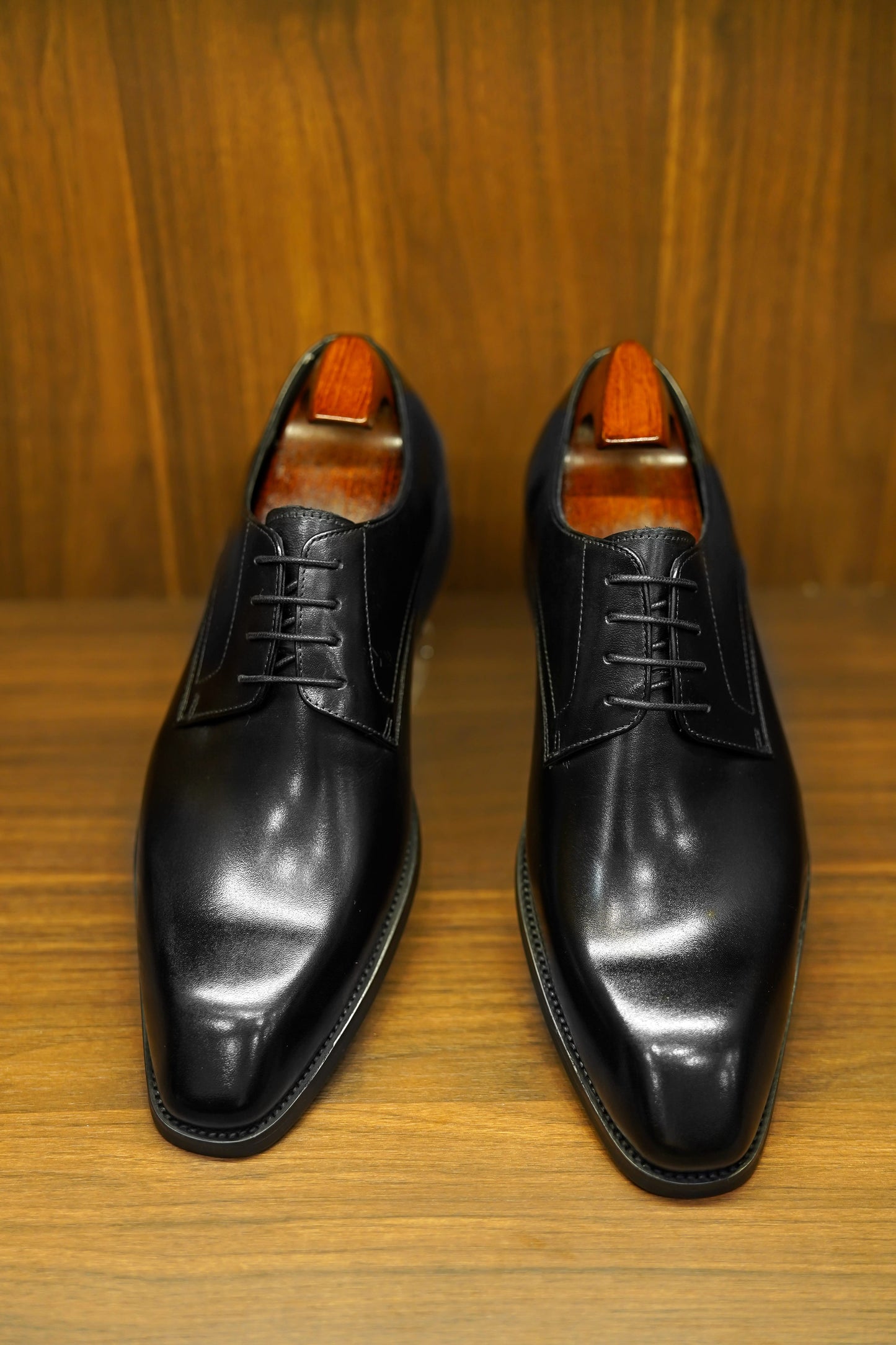 Men's Dress Shoes with Lace-Up Closure