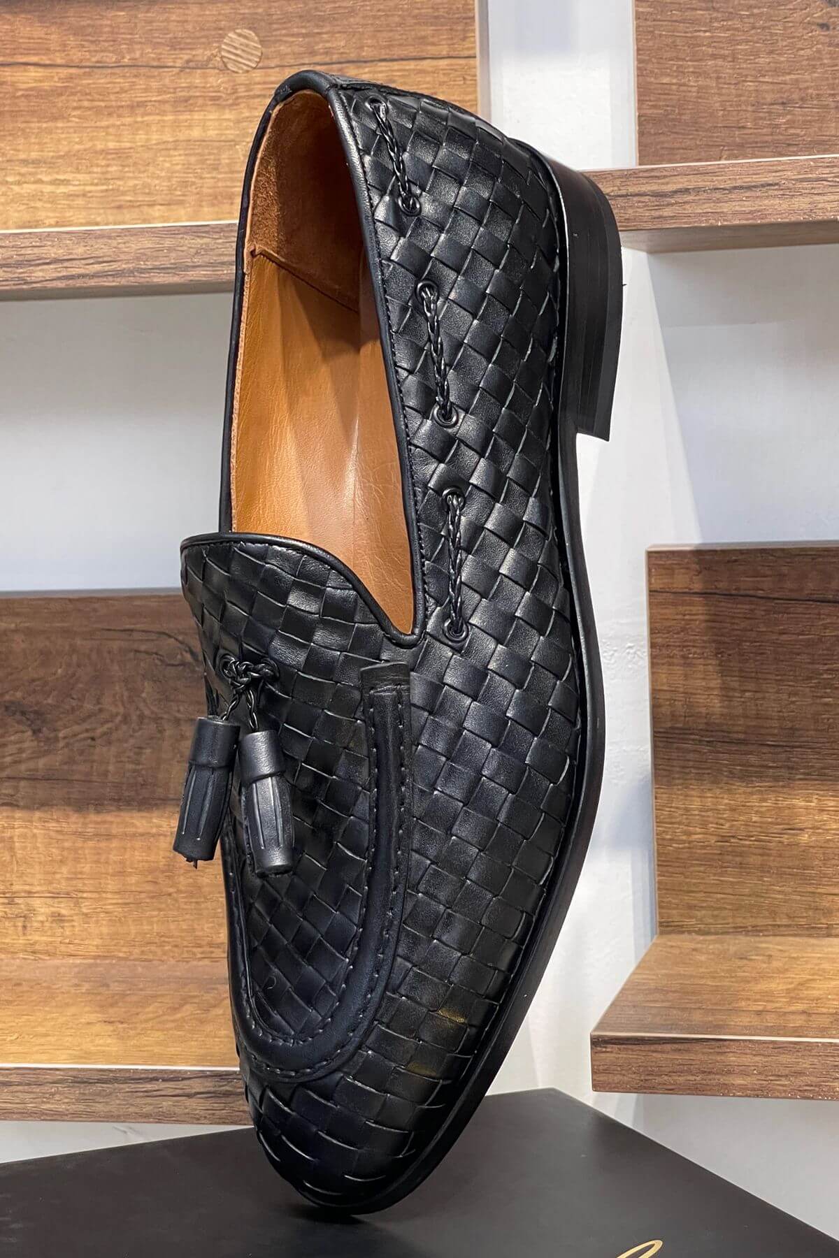 Black‎ Woven Leather Tassel Slip-On Loafers for Men Men Black Leather Tassel Loafers with Woven Toe Detail  main image 3