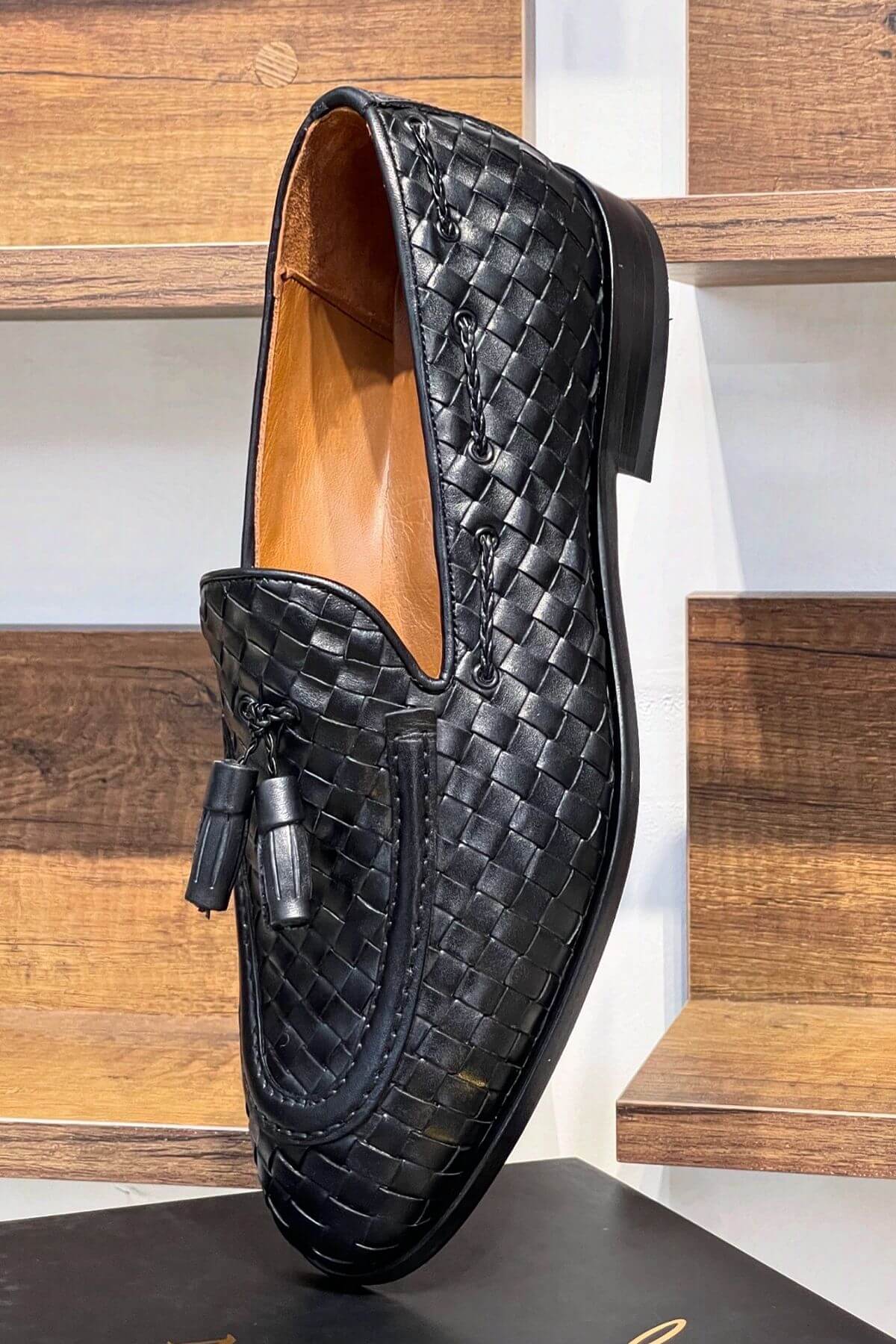 Venezia Woven Tassel Loafer — Black | HolloShoe