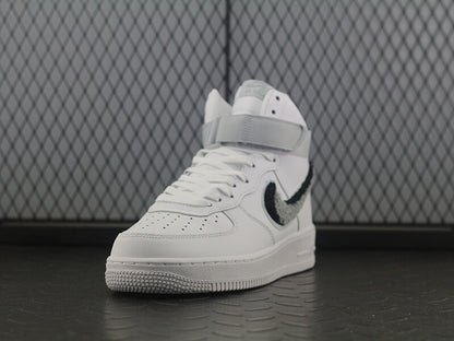 Nike – Air Force 1 – Hohe Sneaker in Weiß