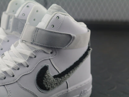 Nike – Air Force 1 – Hohe Sneaker in Weiß