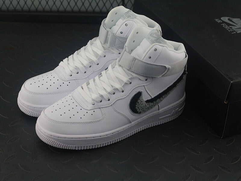 Nike – Air Force 1 – Hohe Sneaker in Weiß