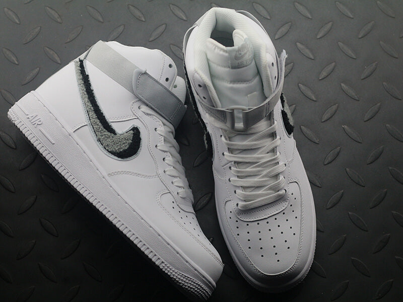 Nike – Air Force 1 – Hohe Sneaker in Weiß