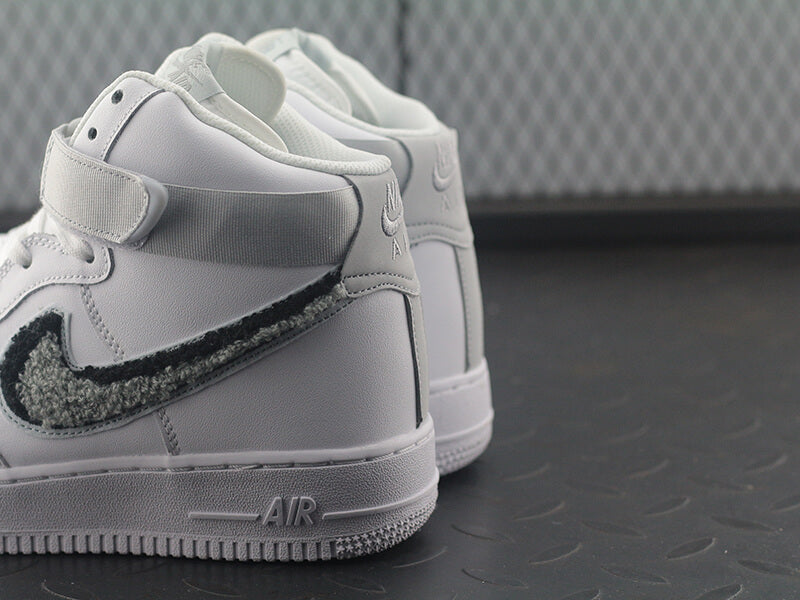 Nike – Air Force 1 – Hohe Sneaker in Weiß