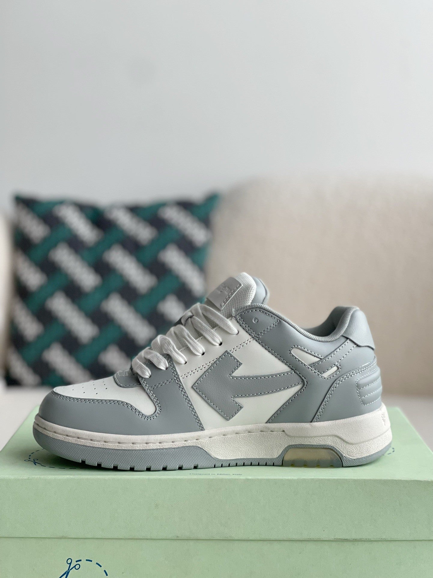 Off-White Out of Office "OOO" sneakers "Gray White"