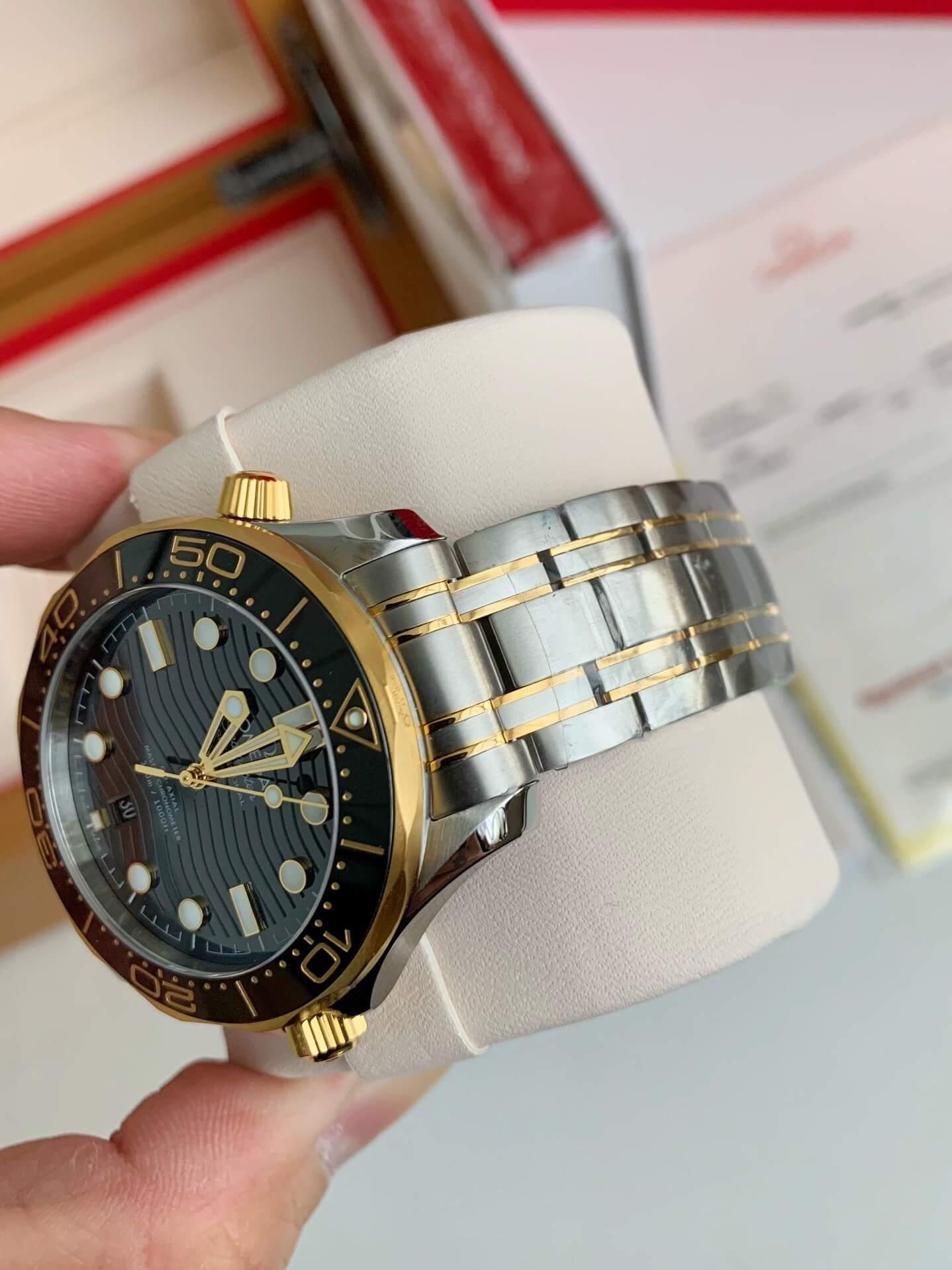 Omega Seamaster Diver 300M Ref. 210.20.42.20.01.002 – 18K Yellow Gold & Steel, Black Dial