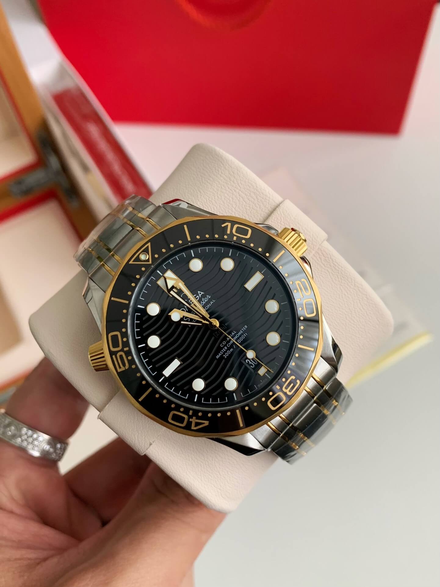 Omega Seamaster Diver 300M Ref. 210.20.42.20.01.002 – 18K Yellow Gold & Steel, Black Dial