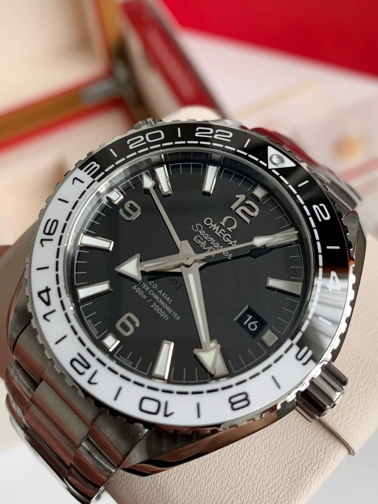 Omega Seamaster Planet Ocean 600M Co-Axial Master Chronometer GMT 43.5mm Ref. 215.30.44.22.01.001 – "Cookies and Cream"