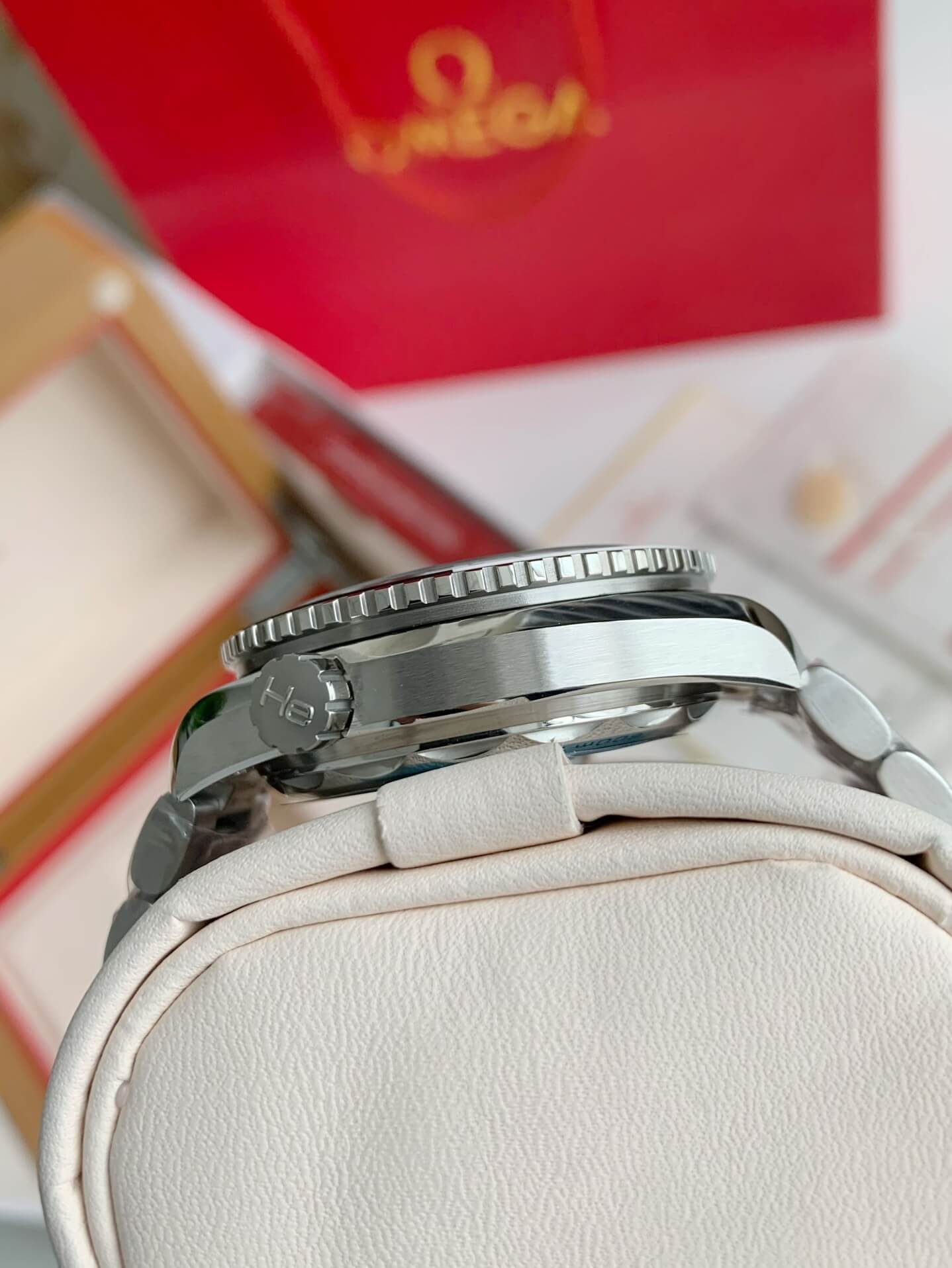 Omega Seamaster Planet Ocean 600M Co-Axial Master Chronometer GMT 43.5mm Ref. 215.30.44.22.01.001 – "Cookies and Cream"