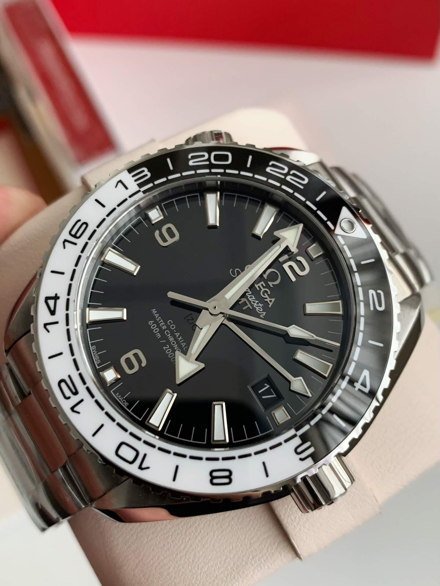 Omega Seamaster Planet Ocean 600M GMT Ref. 215.30.44.22.01.001 – Black & White Ceramic Bezel