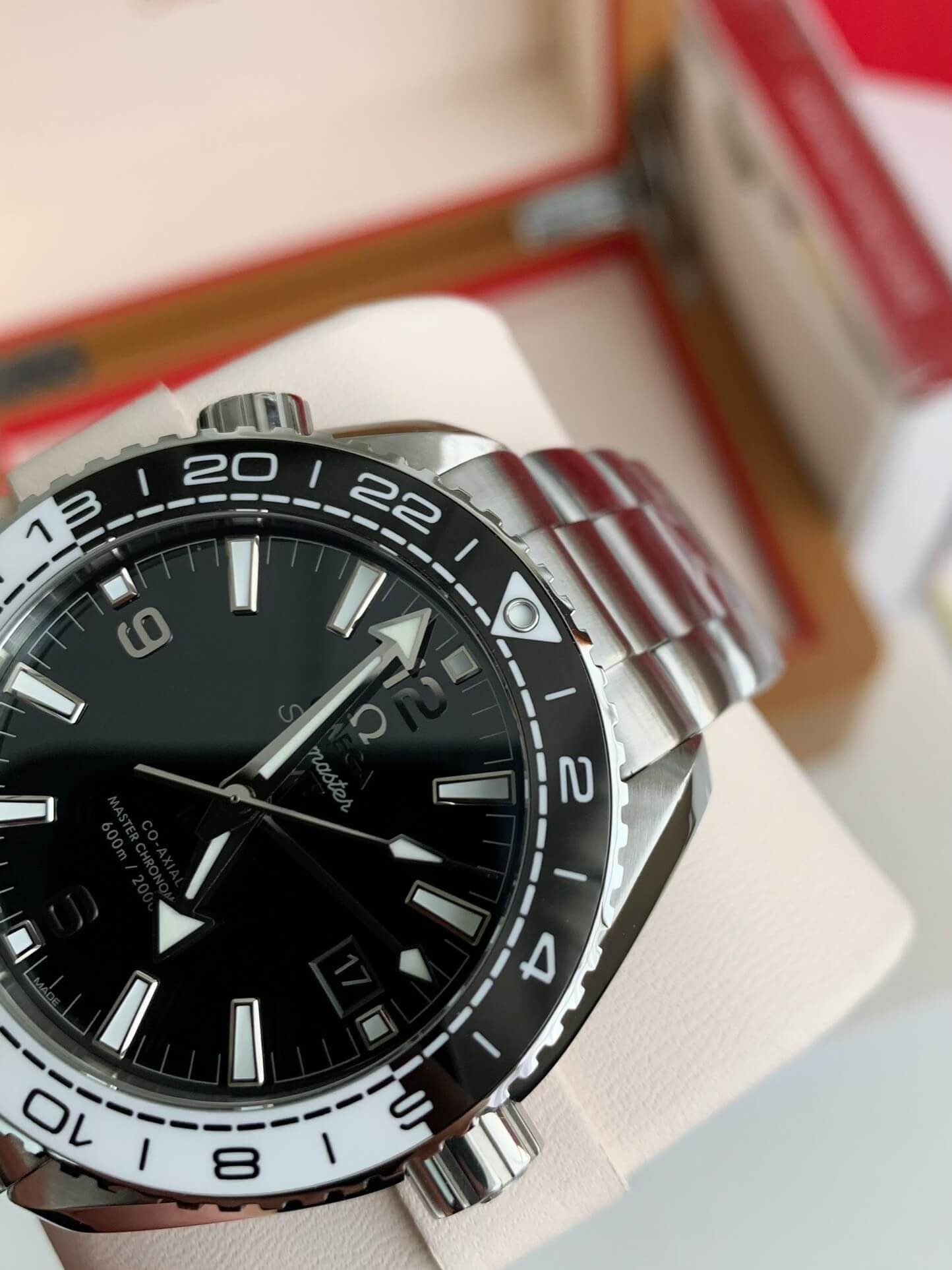 Omega Seamaster Planet Ocean 600M GMT Ref. 215.30.44.22.01.001 – Black & White Ceramic Bezel