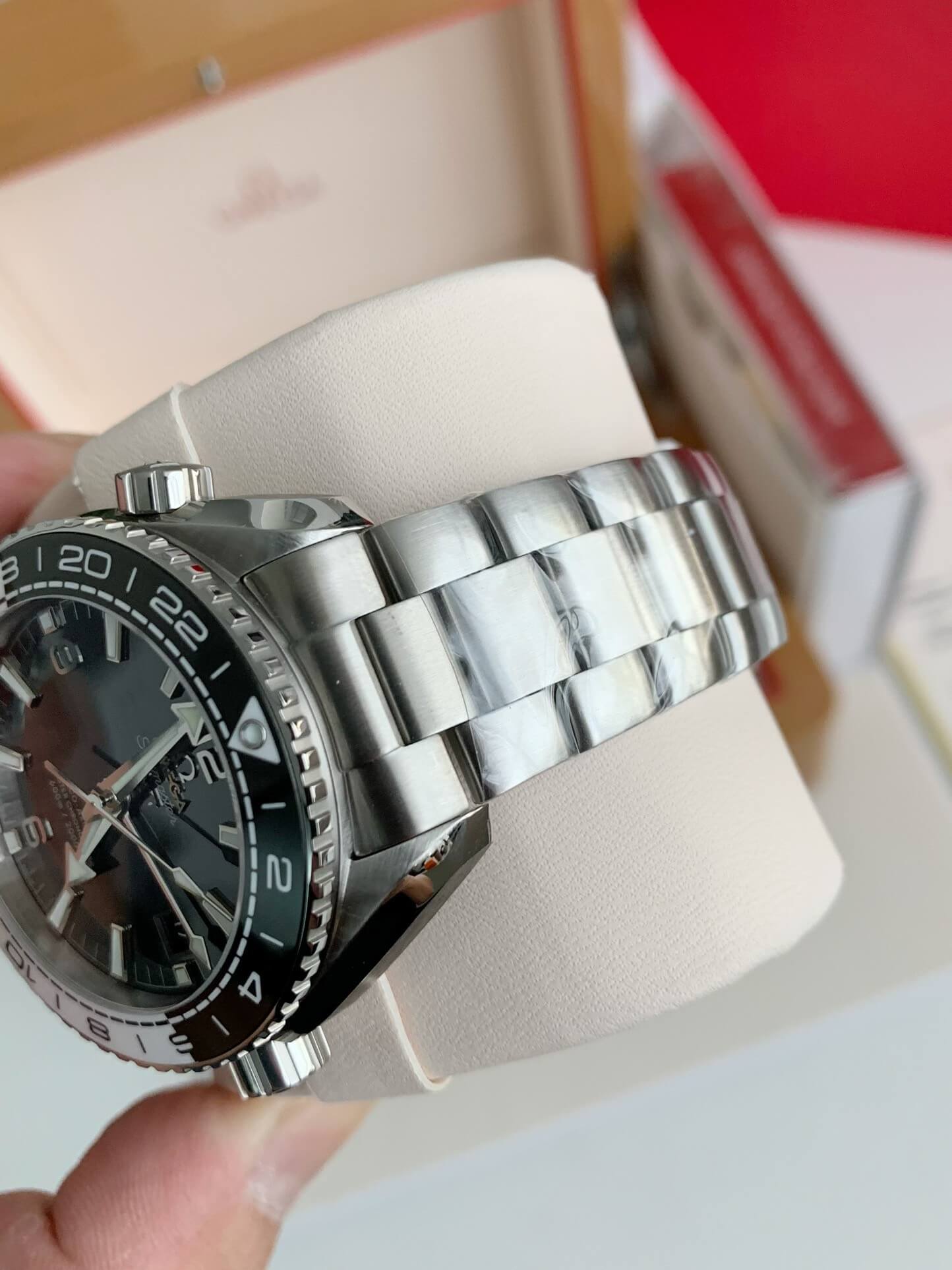 Omega Seamaster Planet Ocean 600M GMT Ref. 215.30.44.22.01.001 – Black & White Ceramic Bezel