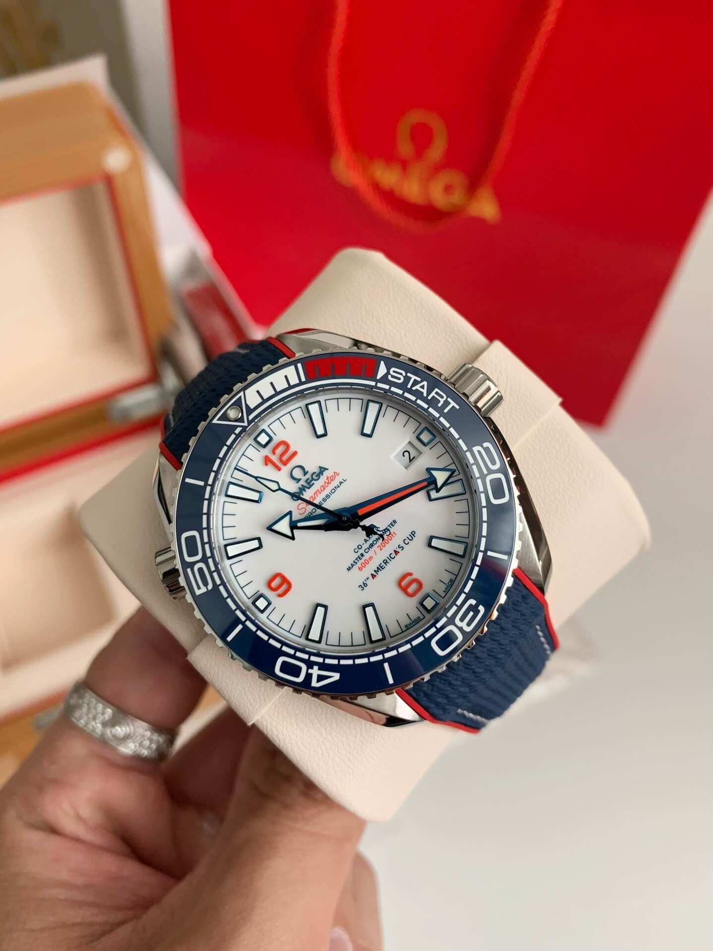 Omega Seamaster Planet Ocean 600M Co-Axial Master Chronometer 43.5mm Ref. 215.32.43.21.04.001 – America's Cup Edition