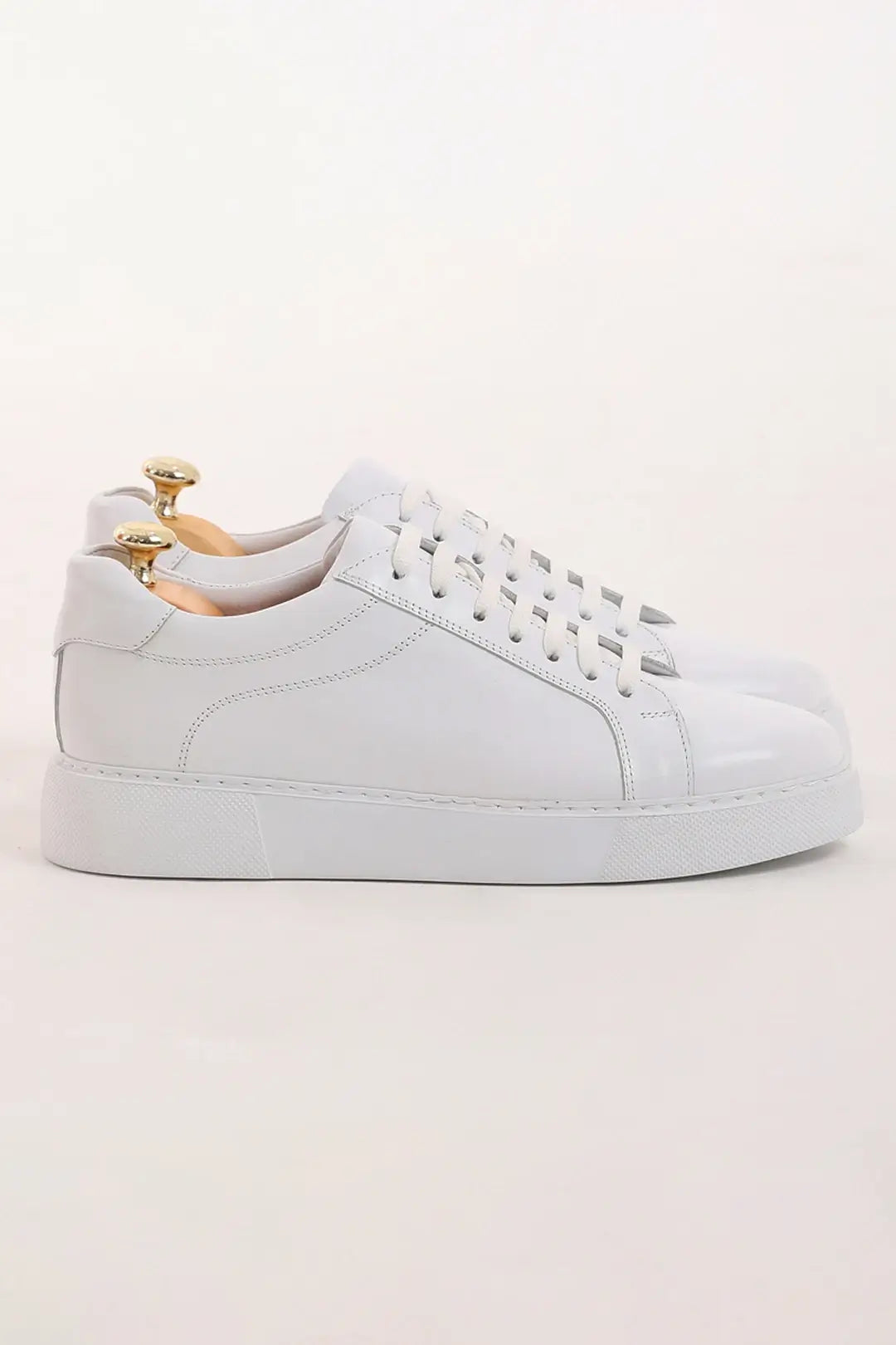 Pristine Luxe White Leather Sneakers - Luxury Comfort for Every Occasion – side view of pair, showcasing 100% genuine leather and a lightweight EVA sole.