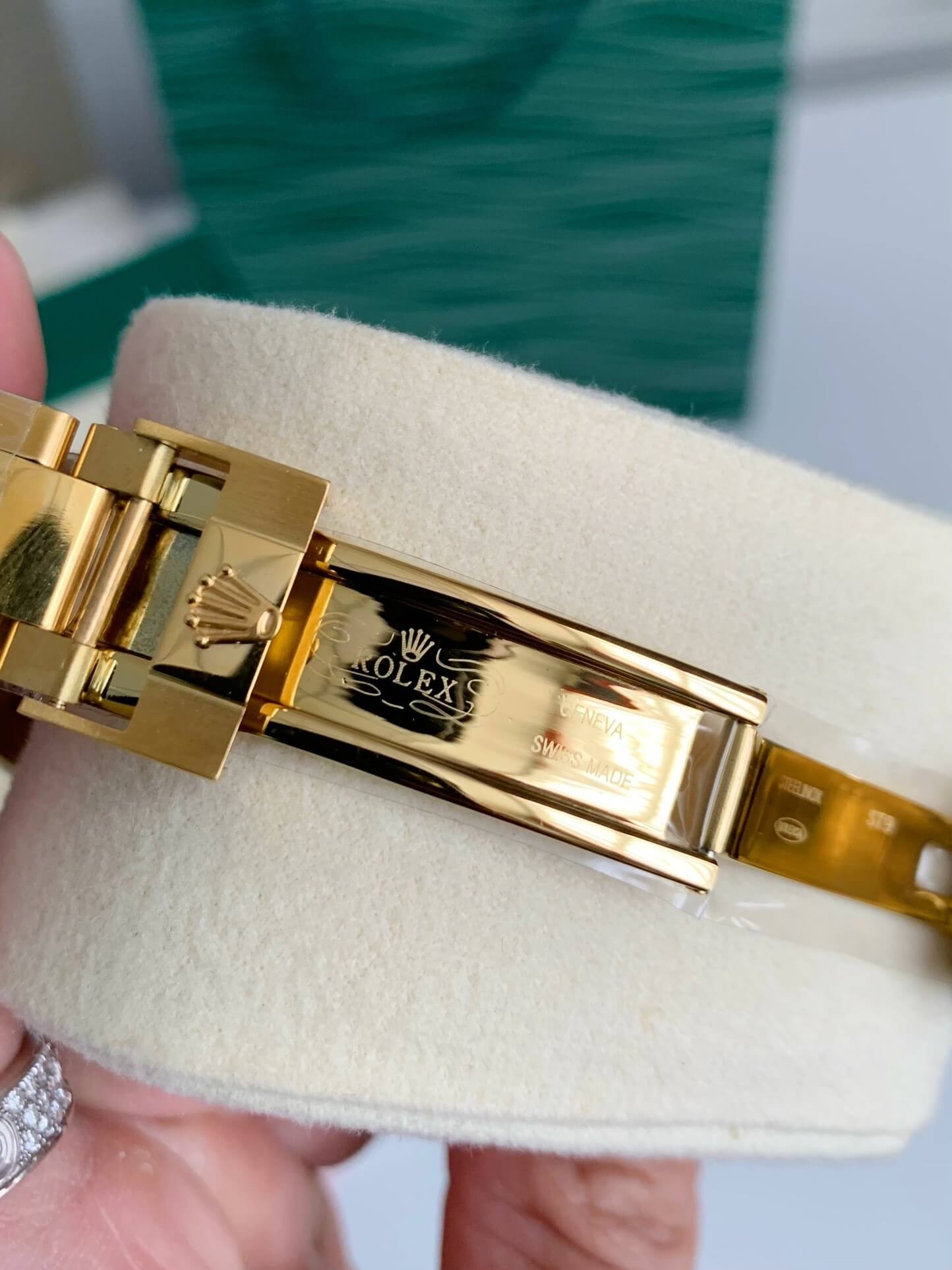 Rolex Cosmograph Daytona "Rainbow" Ref. 116598RBOW – 18ct Yellow Gold, Diamond-Set Lugs