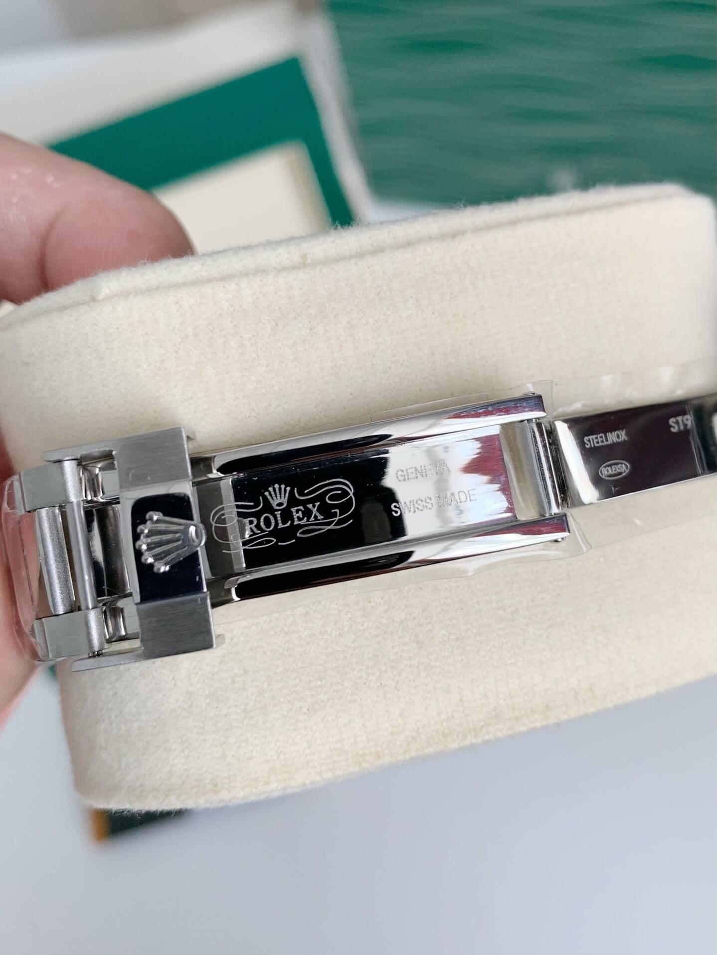 Rolex Cosmograph Daytona “Rainbow” Ref. 116599RBOW – White Gold, Baguette Sapphire Bezel