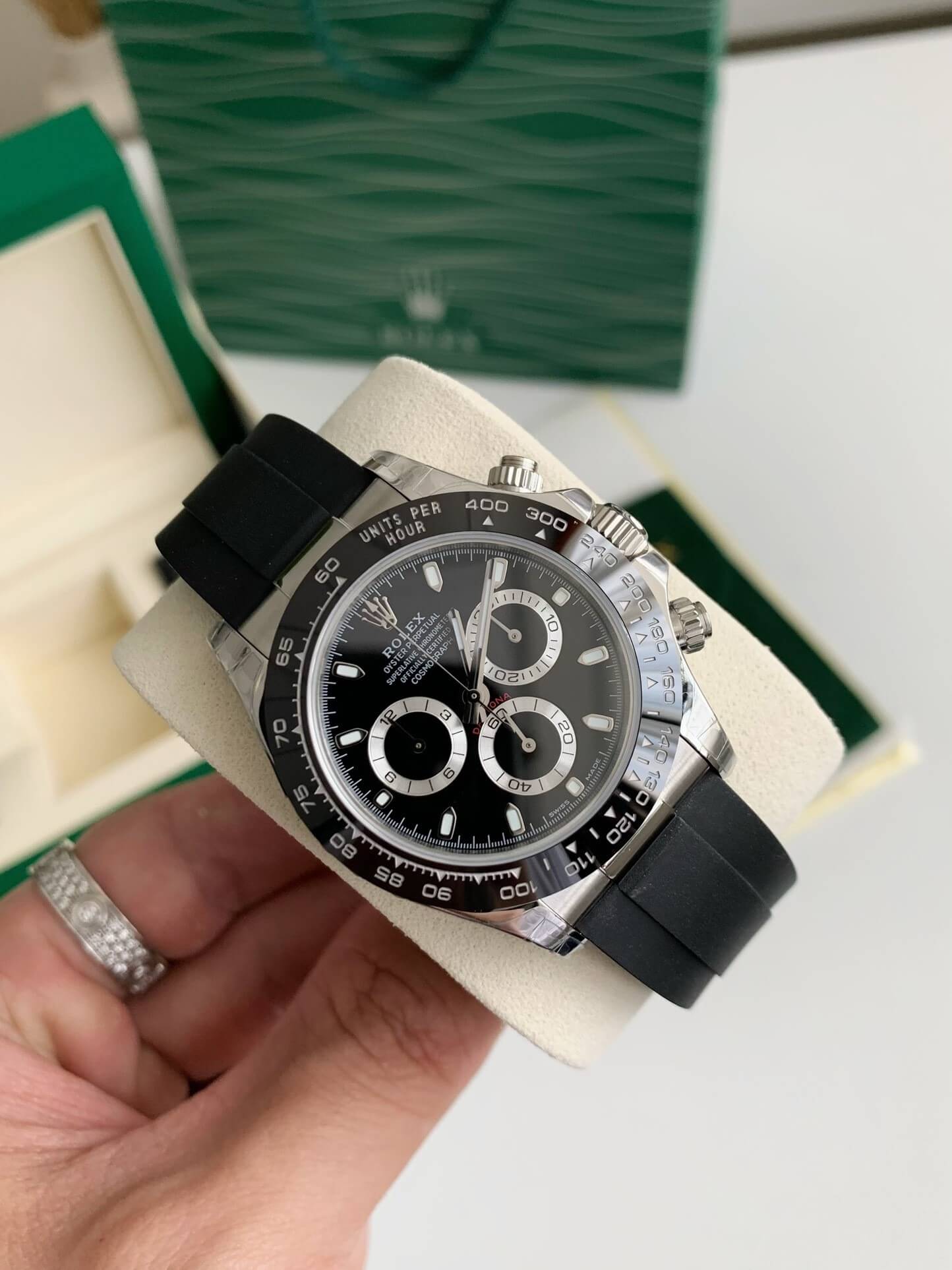 Rolex Cosmograph Daytona Ref. 116519LN – 18ct White Gold, Oysterflex, Black Dial