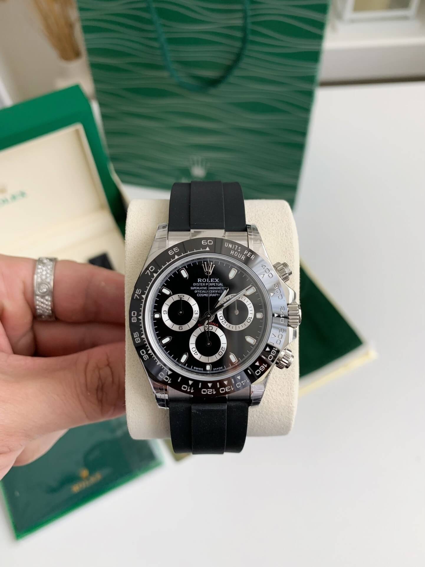 Rolex Cosmograph Daytona Ref. 116519LN – 18ct White Gold, Oysterflex, Black Dial