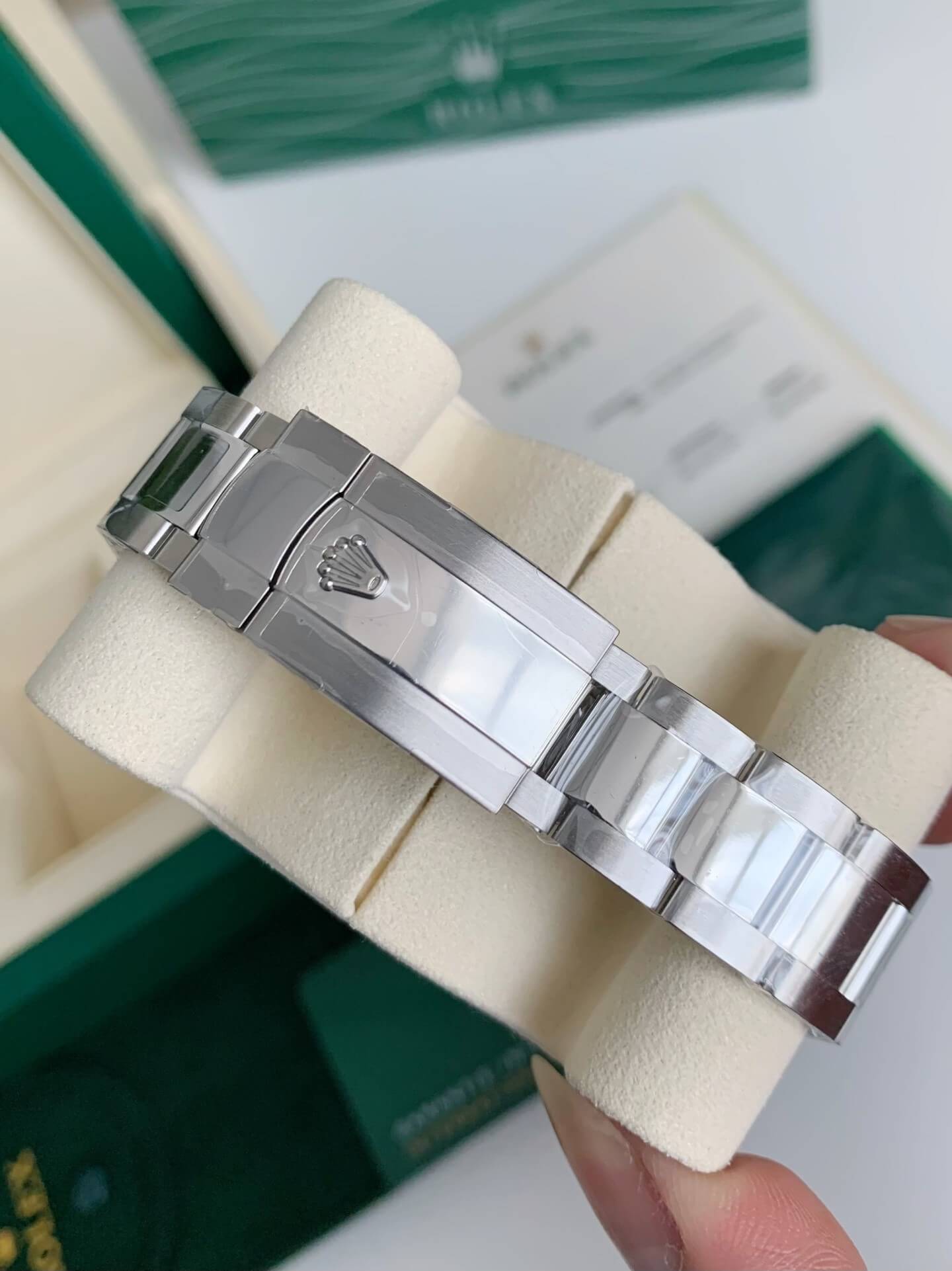 Rolex Datejust 41 Ref. 126334 – Blue Diamond Dial, Fluted Bezel & Oyster Bracelet