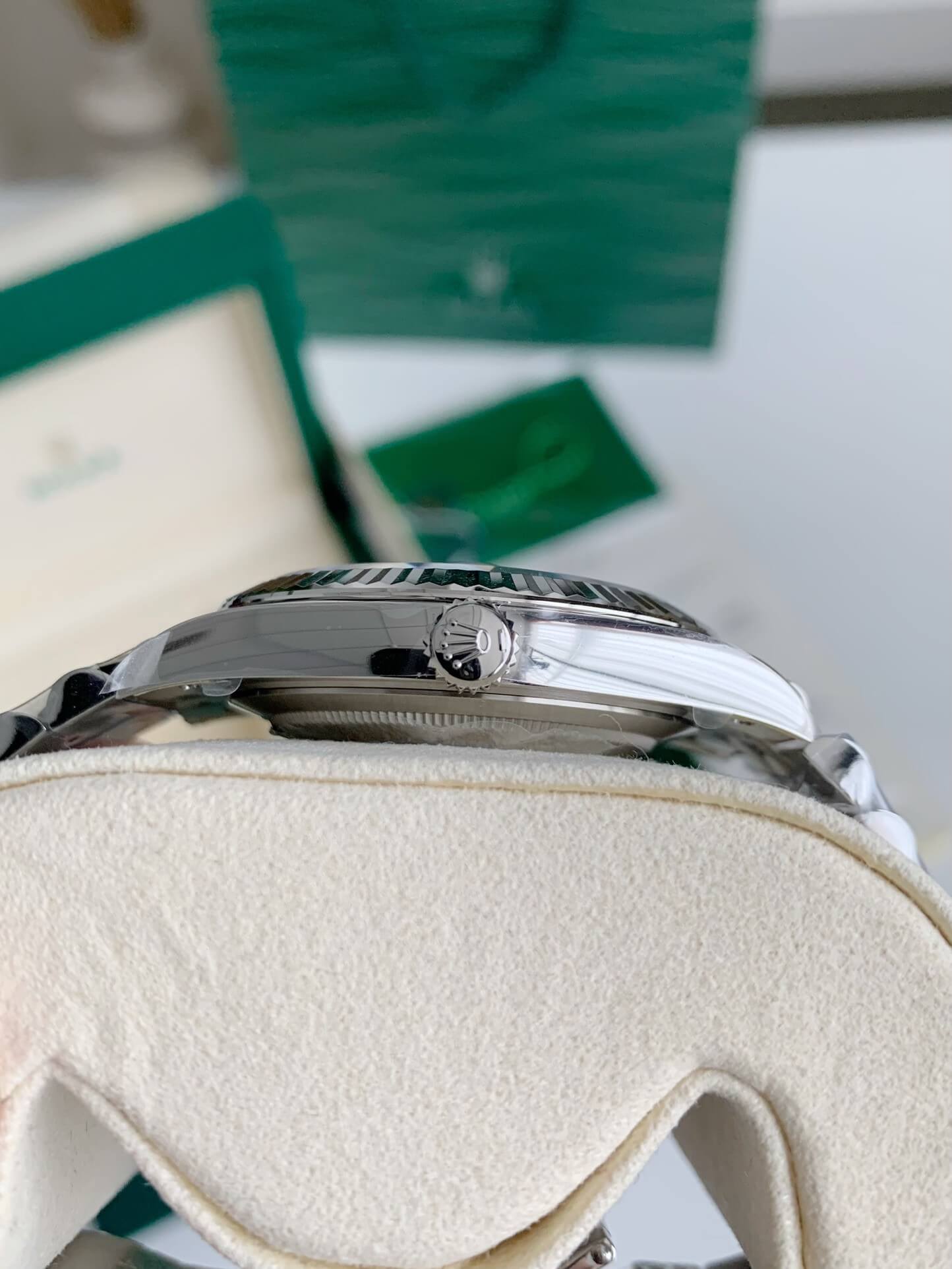 Rolex Datejust 41 Ref. 126334 – Oystersteel and White Gold, White Dial, Jubilee Bracelet