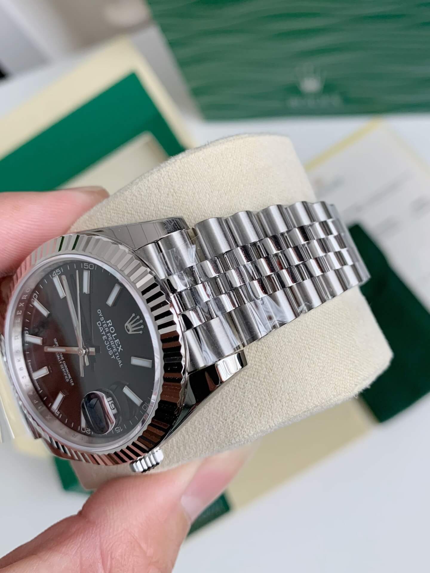 Rolex Datejust 41 Ref. 126334 – Black Dial, Fluted Bezel & Jubilee Bracelet