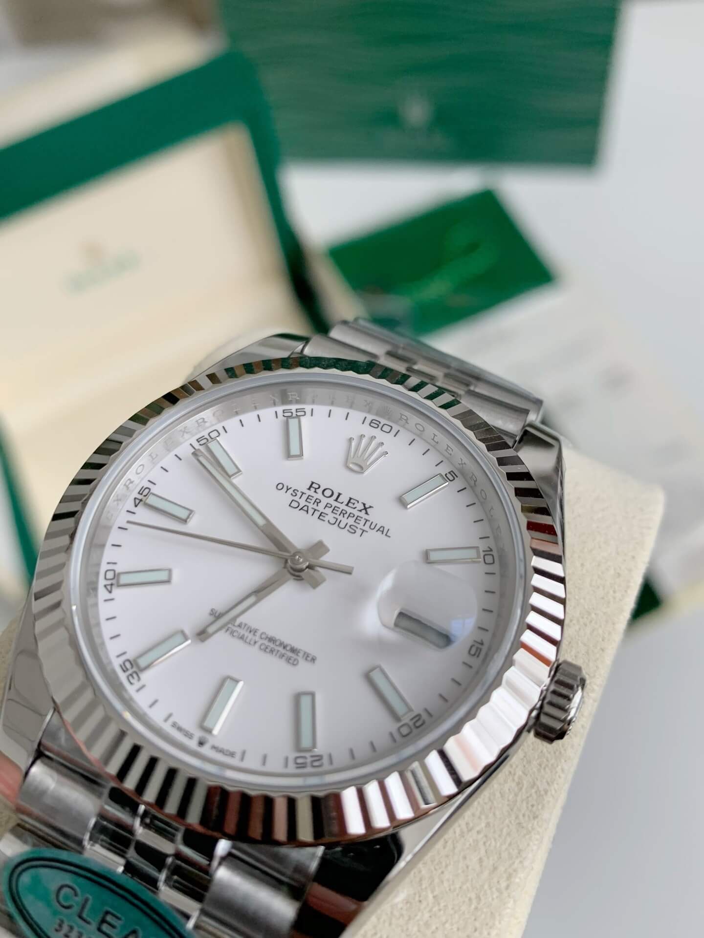 Rolex Datejust 41 Ref. 126334 – Oystersteel and White Gold, White Dial, Jubilee Bracelet