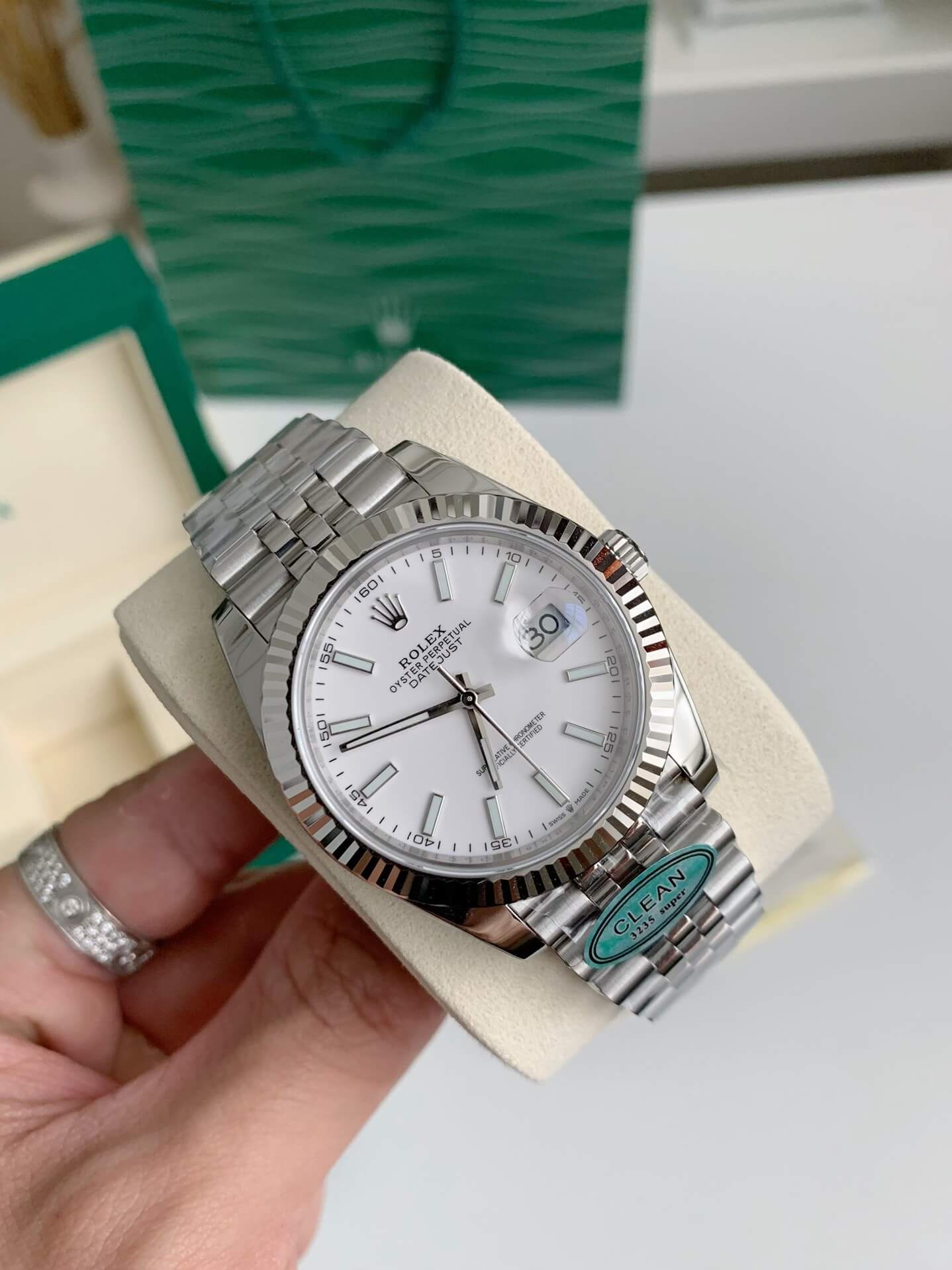 Rolex Datejust 41 Ref. 126334 – Oystersteel and White Gold, White Dial, Jubilee Bracelet