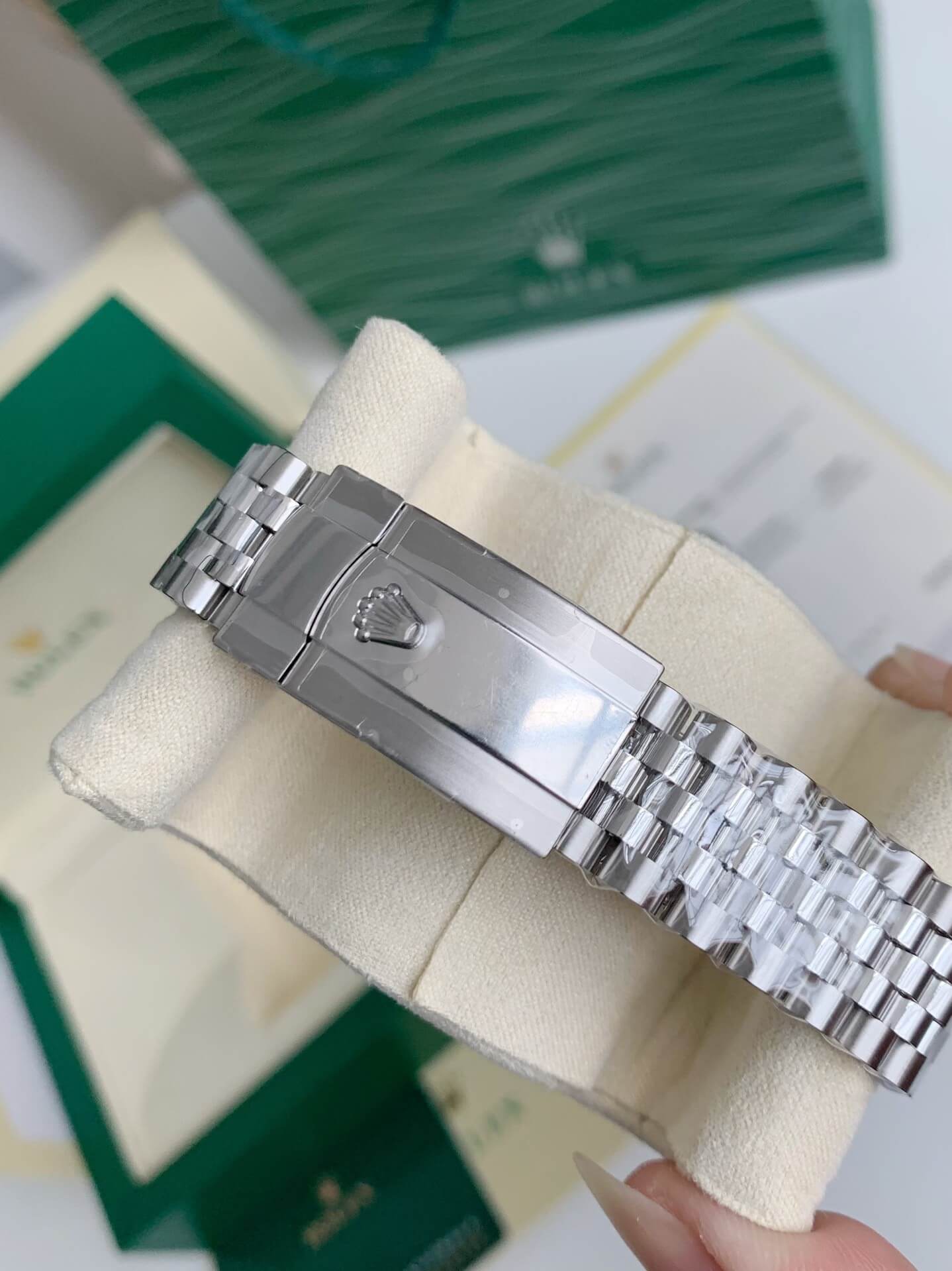 Rolex Datejust 41 Ref. 126334 – Black Dial, Fluted Bezel & Jubilee Bracelet