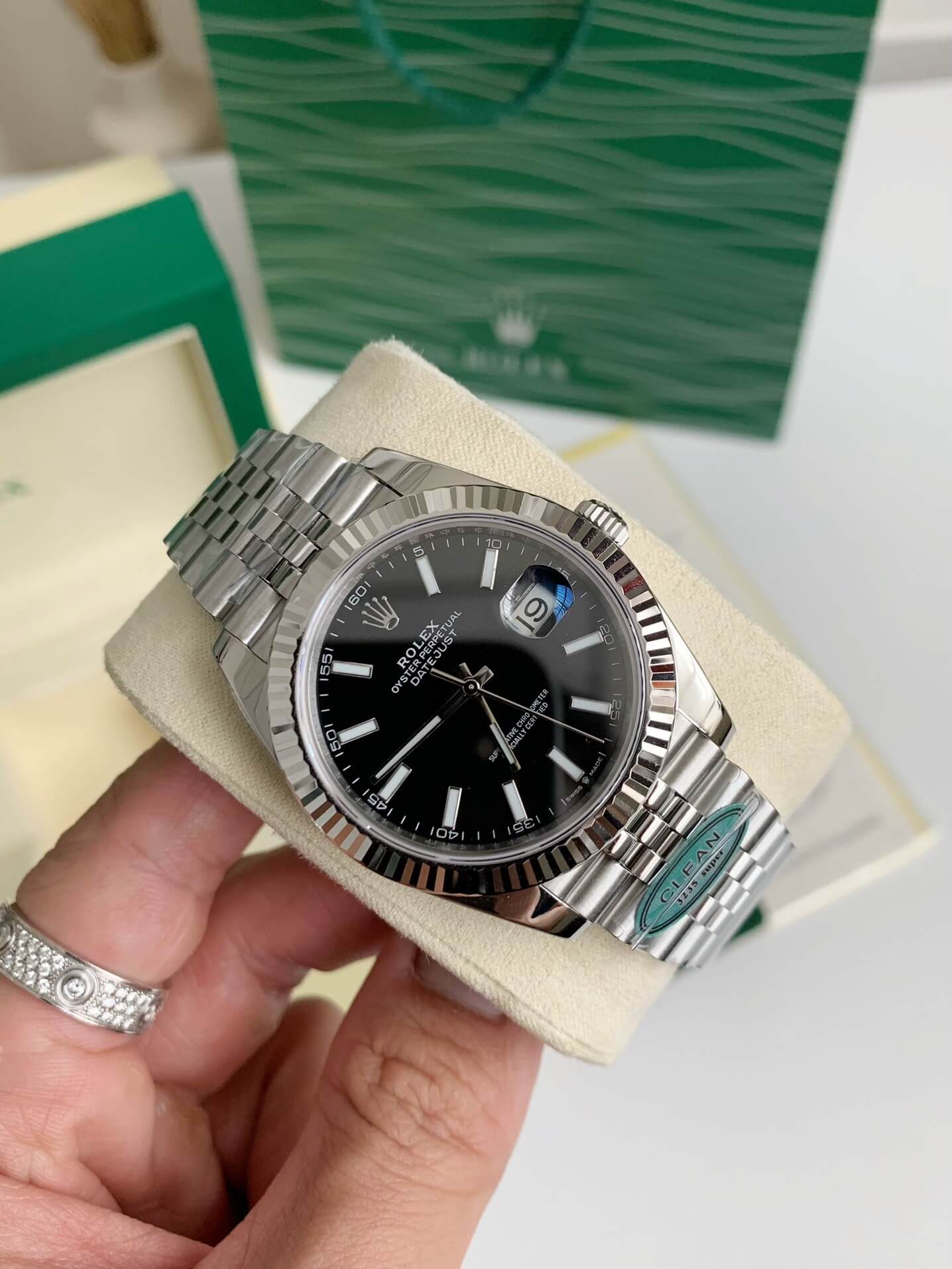 Rolex Datejust 41 Ref. 126334 – Black Dial, Fluted Bezel & Jubilee Bracelet