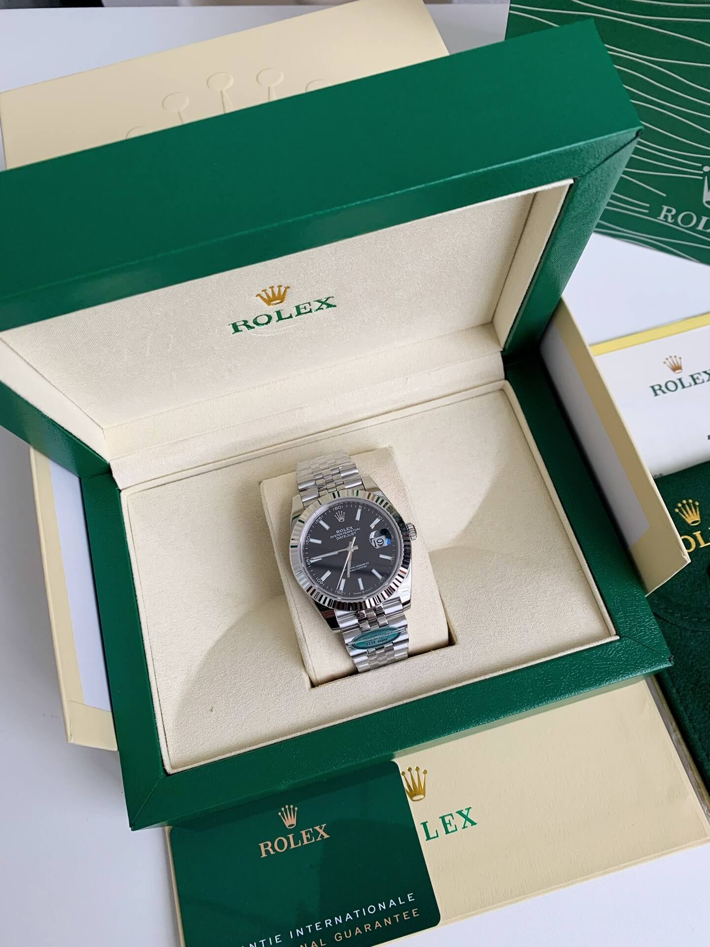 Rolex Datejust 41 Ref. 126334 – Black Dial, Fluted Bezel & Jubilee Bracelet