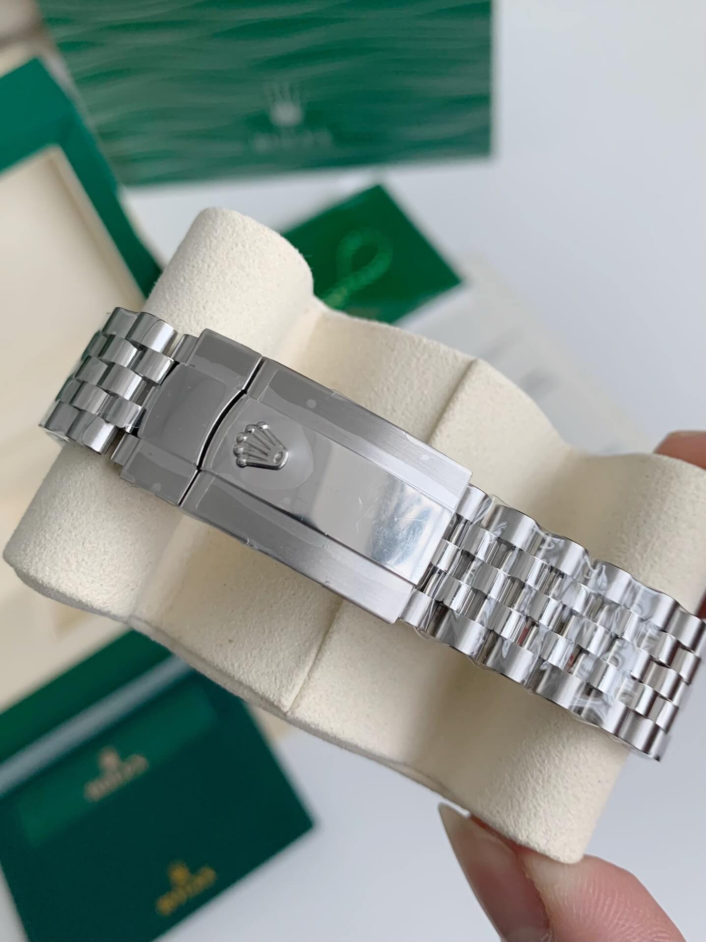 Rolex Datejust 41 Ref. 126334 – Oystersteel and White Gold, White Dial, Jubilee Bracelet