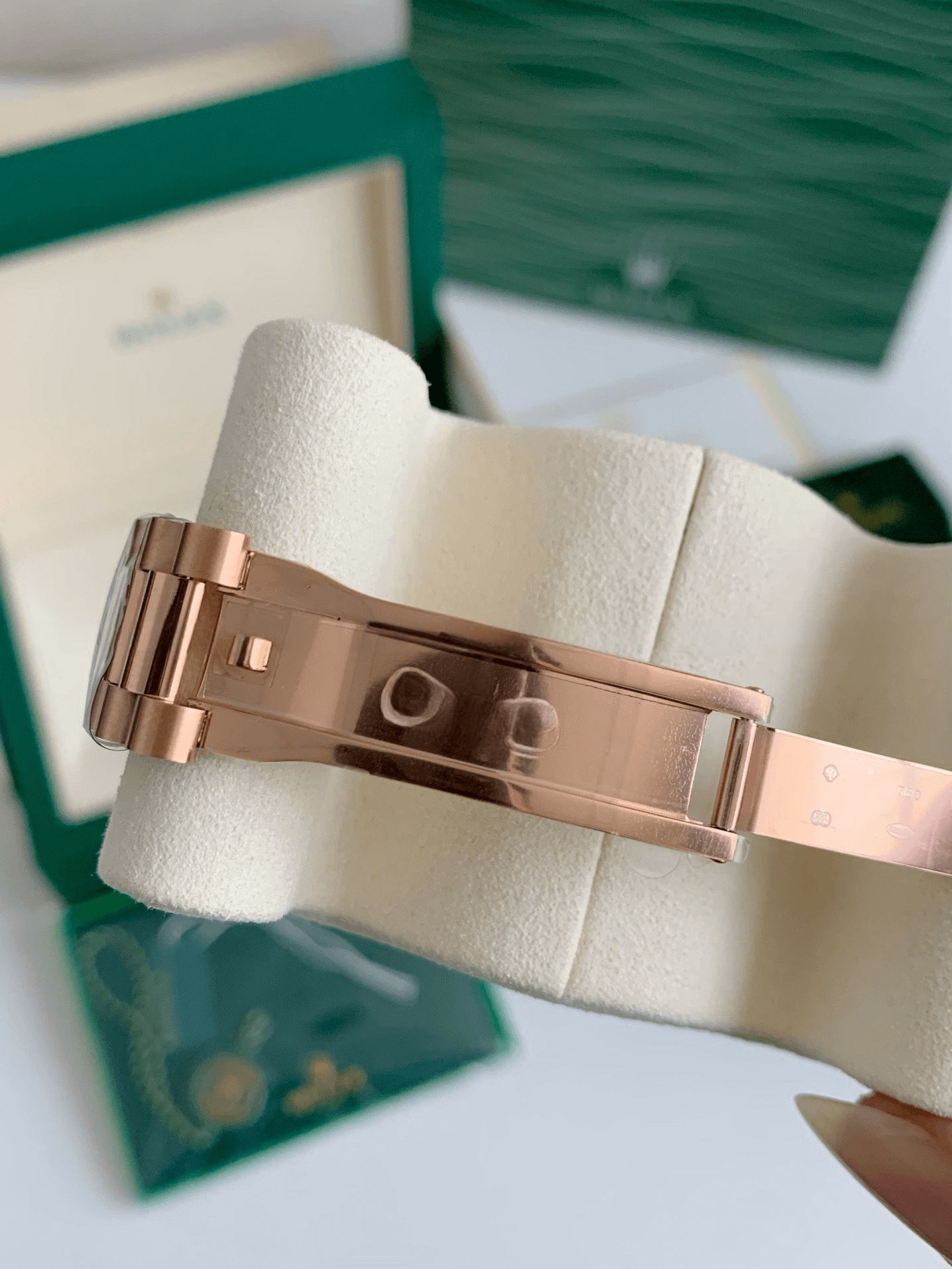 Rolex Day-Date 40 Ref. 228235 – 18ct Everose Gold, Olive Green Dial