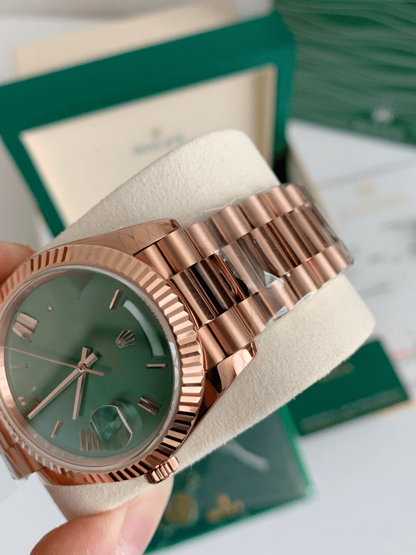 Rolex Day-Date 40 Ref. 228235 – 18ct Everose Gold, Olive Green Dial
